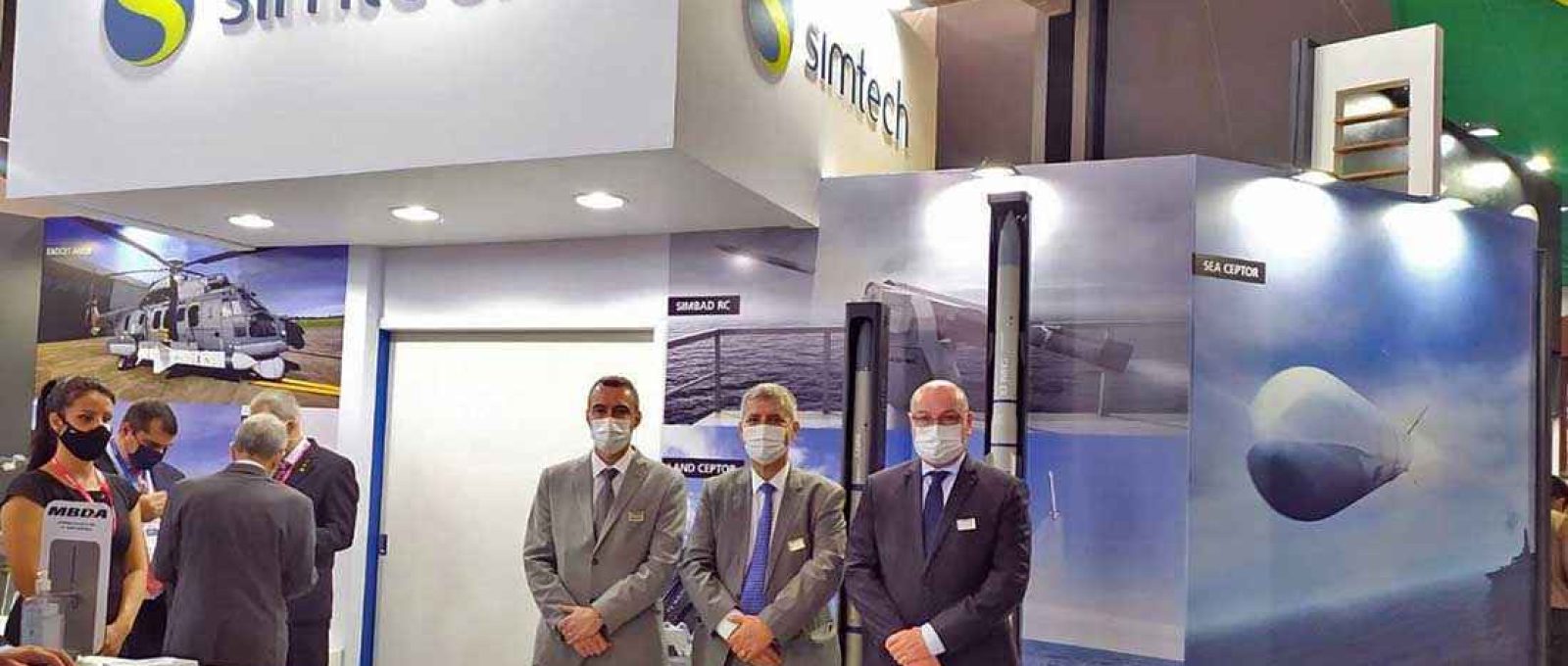 O Ministro da Defesa, Walter Braga Netto, esteve no estande da Simtech (Divulgação).