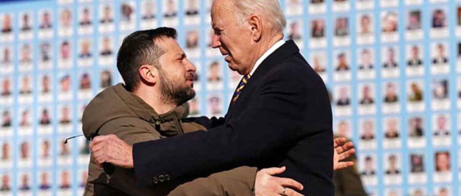 O presidente Biden é saudado pelo presidente ucraniano Volodymyr Zelensky, que defendeu a continuidade da ajuda ocidental (Dimitar Dilkoff/Agence France-Presse/Getty Images).